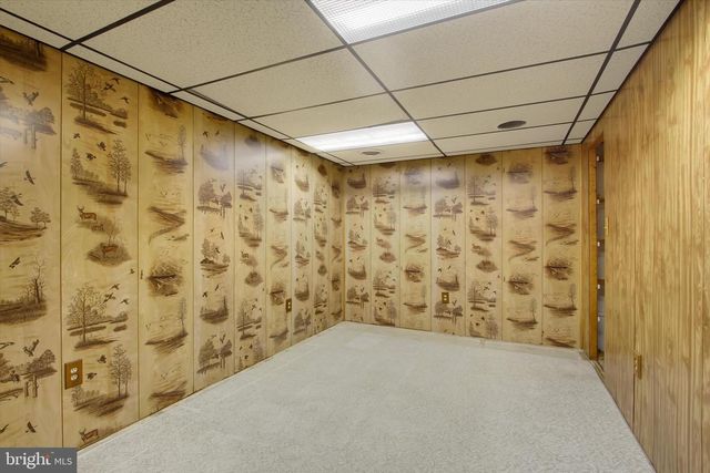 233 LENA DR, York, PA 17408