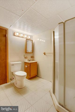 233 LENA DR, York, PA 17408