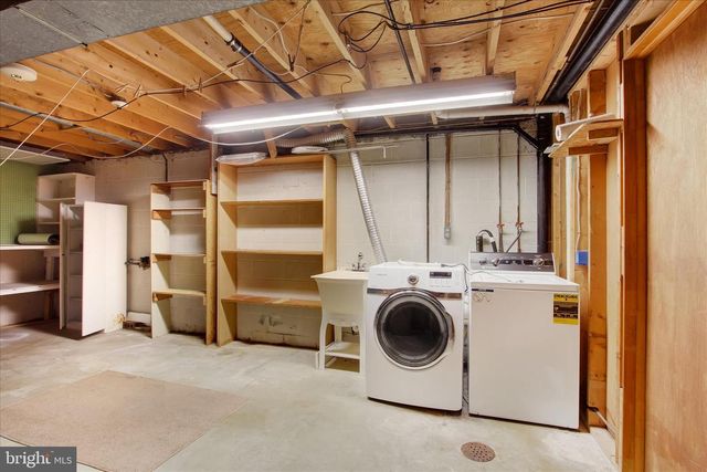 233 LENA DR, York, PA 17408