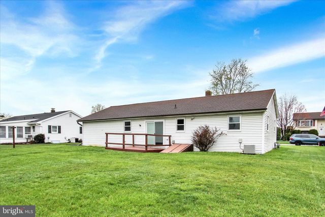 233 LENA DR, York, PA 17408