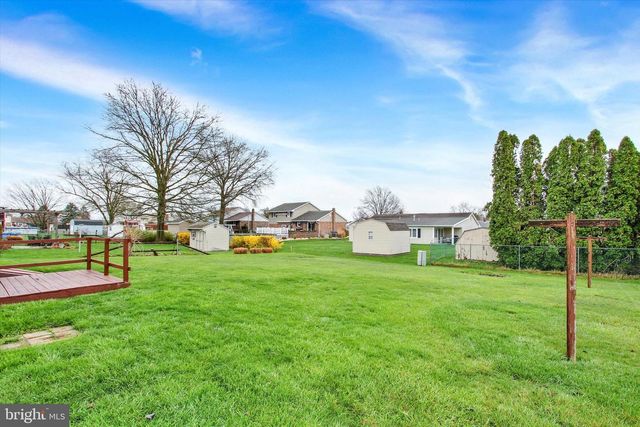 233 LENA DR, York, PA 17408