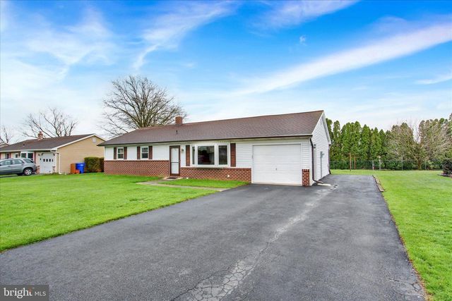 233 LENA DR, York, PA 17408