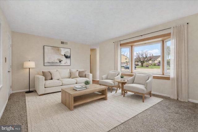 233 LENA DR, York, PA 17408