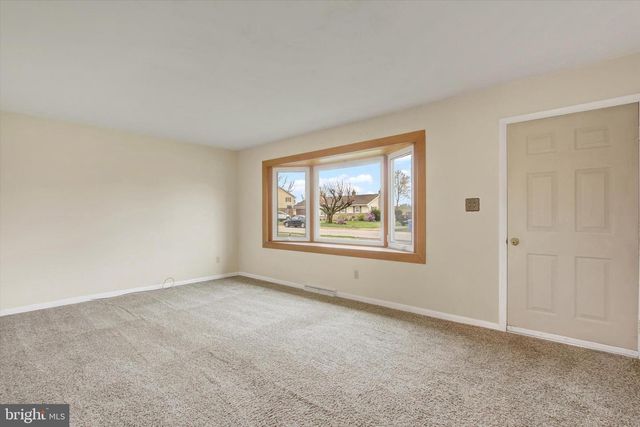 233 LENA DR, York, PA 17408