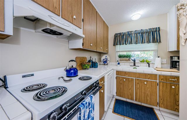 2700 BAYSHORE BOULEVARD 580, Dunedin, FL 34698