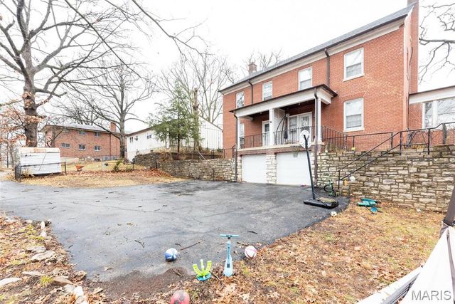 205 Grover Road, St Louis, MO 63125