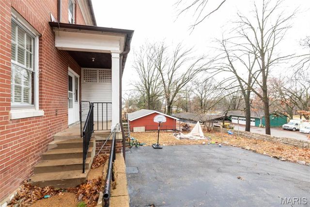 205 Grover Road, St Louis, MO 63125