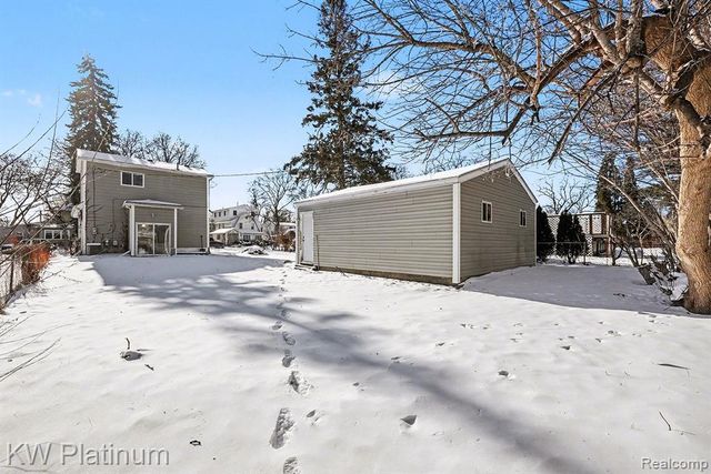 1019 E Windemere Avenue, Royal Oak, MI 48073