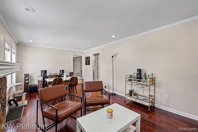 1019 E Windemere Avenue, Royal Oak, MI 48073