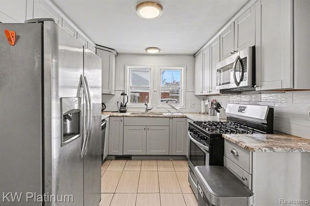 1019 E Windemere Avenue, Royal Oak, MI 48073