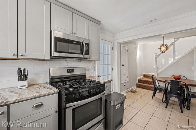 1019 E Windemere Avenue, Royal Oak, MI 48073