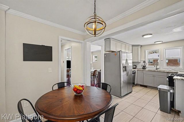 1019 E Windemere Avenue, Royal Oak, MI 48073