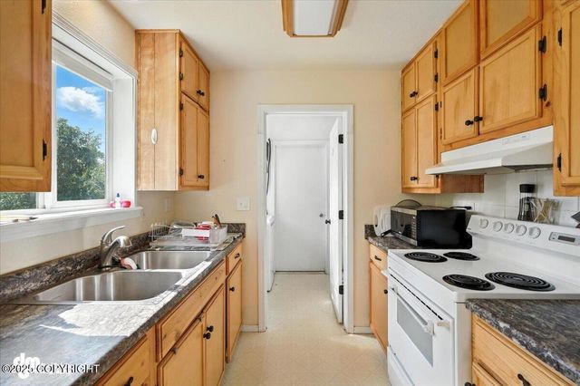 600 E Strathclyde Lane, Wasilla, AK 99654