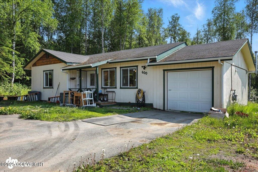 600 E Strathclyde Lane, Wasilla, AK 99654