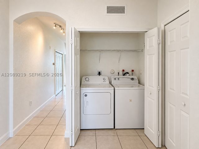 10242 NW 7th St 203, Miami, FL 33172