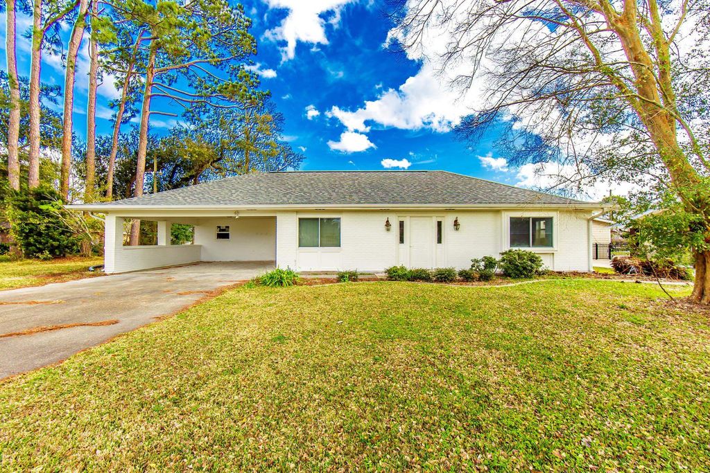 602 Fairway Dr, Thibodaux, LA 70301