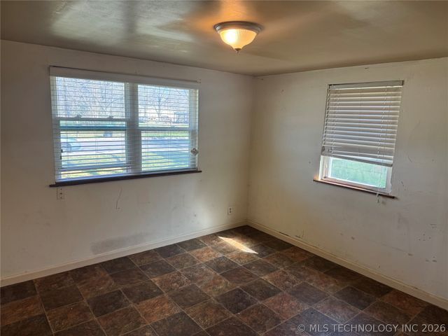 1325 N Vinita Avenue, Tahlequah, OK 74464