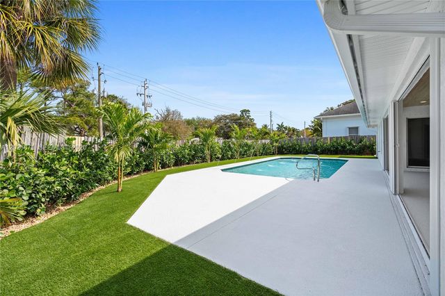 5923 Loxahatchee Pines Dr, Jupiter, FL 33458