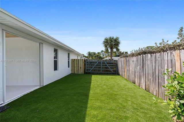 5923 Loxahatchee Pines Dr, Jupiter, FL 33458