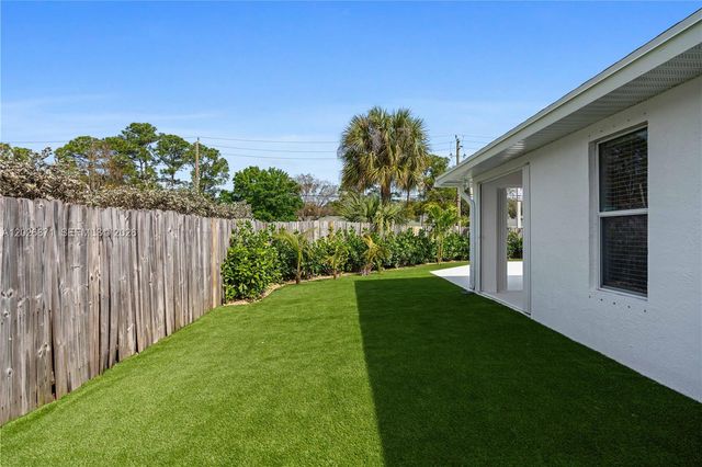 5923 Loxahatchee Pines Dr, Jupiter, FL 33458