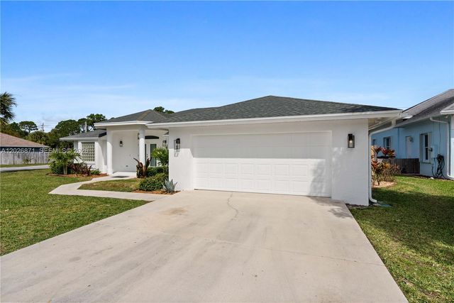 5923 Loxahatchee Pines Dr, Jupiter, FL 33458