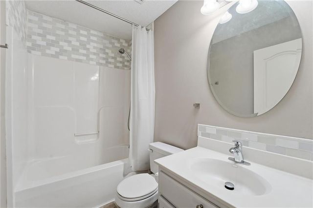 1200 W 10th Street, Kearney, MO 64060