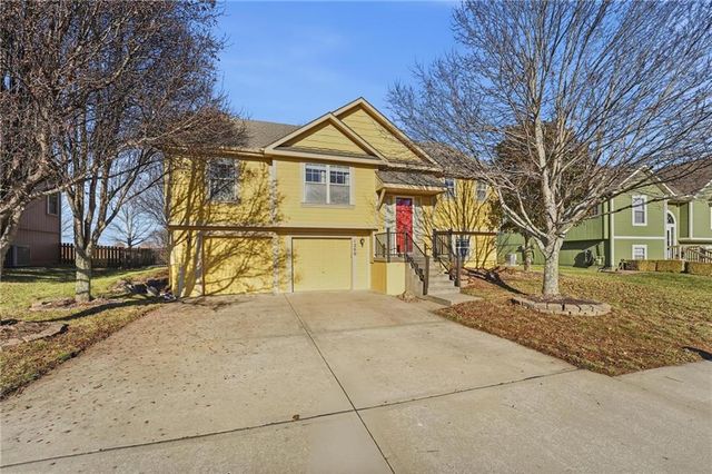 1200 W 10th Street, Kearney, MO 64060