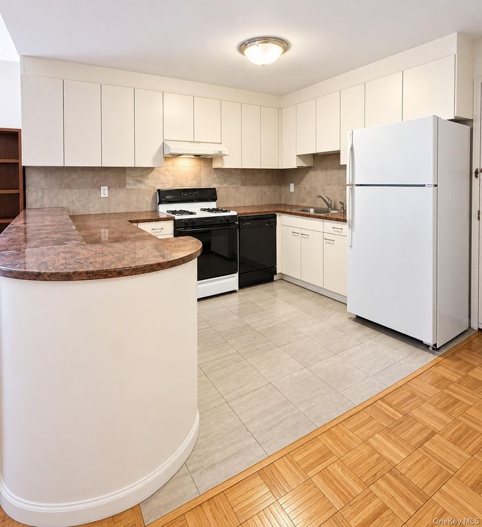 13347 Sanford Avenue 8E, Flushing, NY 11355 — photo 2