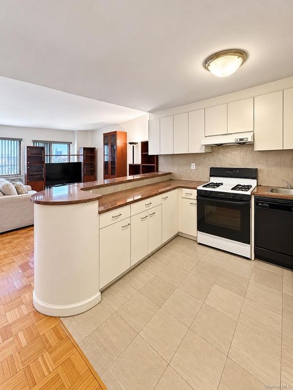 13347 Sanford Avenue 8E, Flushing, NY 11355 — photo 3