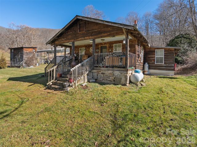 186 Creekmont Drive, Clyde, NC 28721