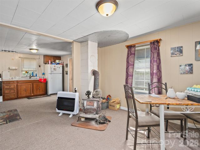 186 Creekmont Drive, Clyde, NC 28721