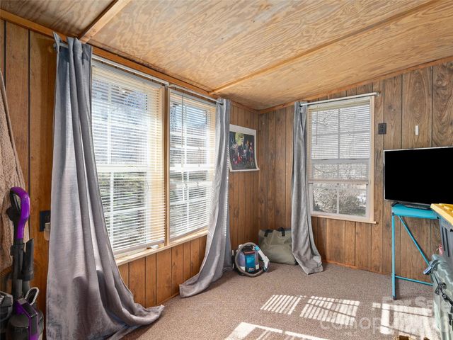 186 Creekmont Drive, Clyde, NC 28721