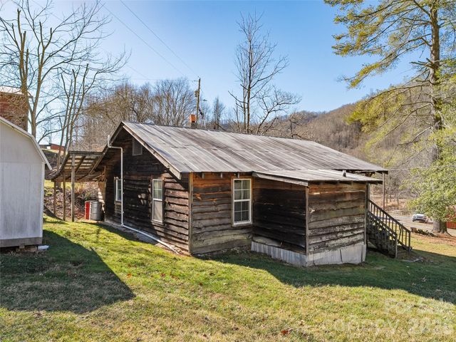 186 Creekmont Drive, Clyde, NC 28721