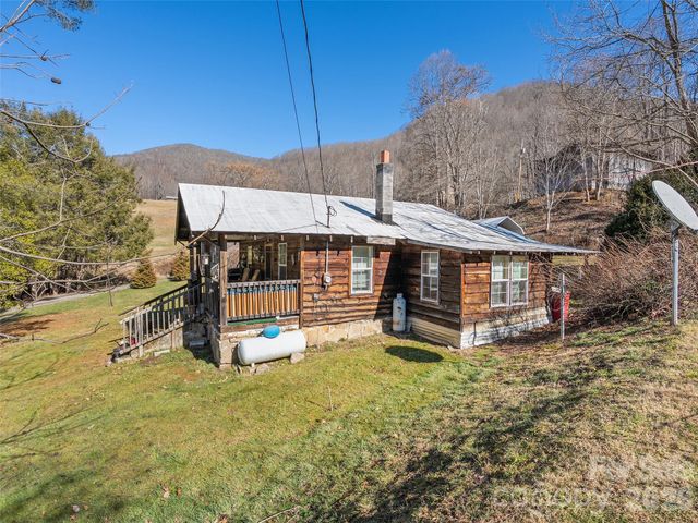 186 Creekmont Drive, Clyde, NC 28721
