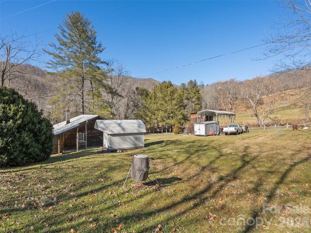 186 Creekmont Drive, Clyde, NC 28721
