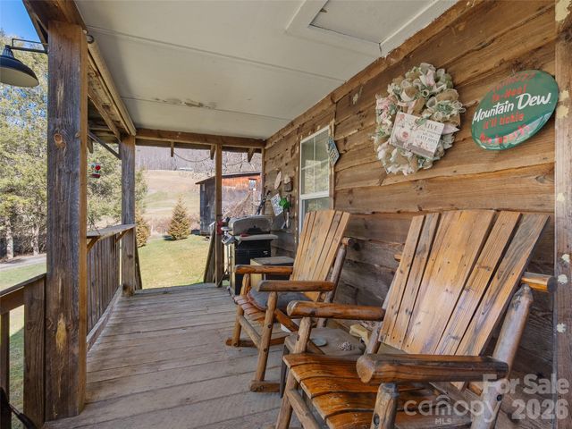 186 Creekmont Drive, Clyde, NC 28721