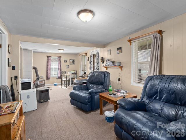 186 Creekmont Drive, Clyde, NC 28721