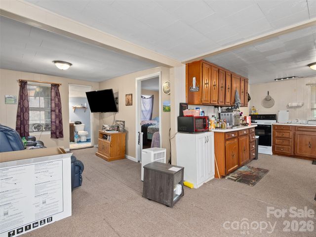 186 Creekmont Drive, Clyde, NC 28721