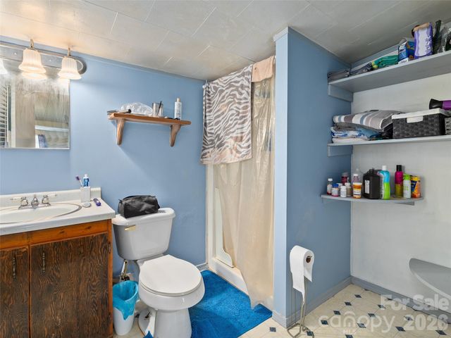 186 Creekmont Drive, Clyde, NC 28721