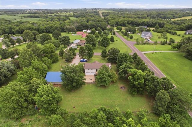 22025 168th Street, Basehor, KS 66007