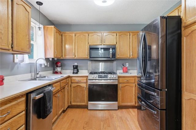 22025 168th Street, Basehor, KS 66007