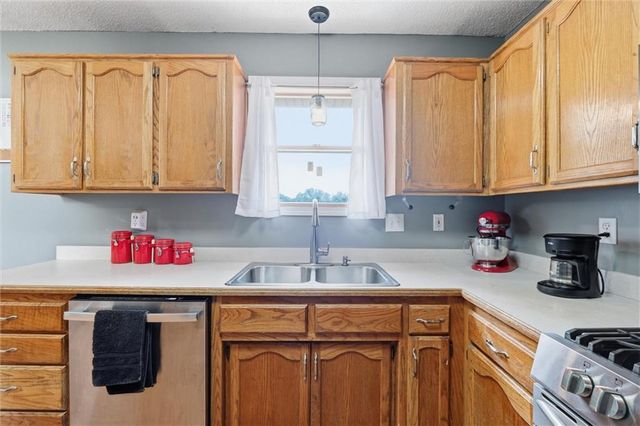 22025 168th Street, Basehor, KS 66007