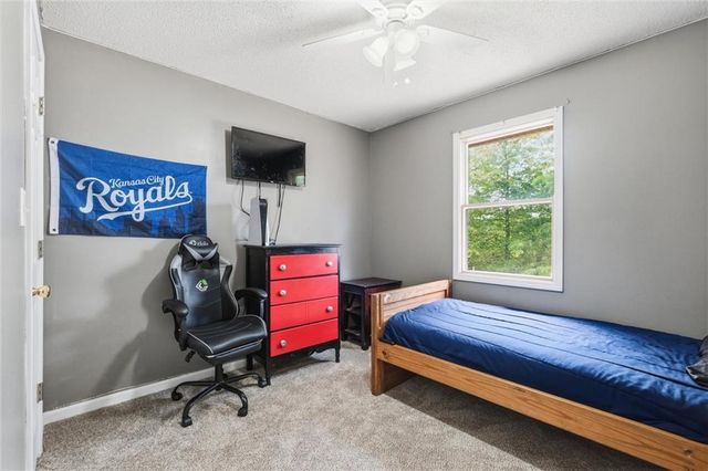 22025 168th Street, Basehor, KS 66007