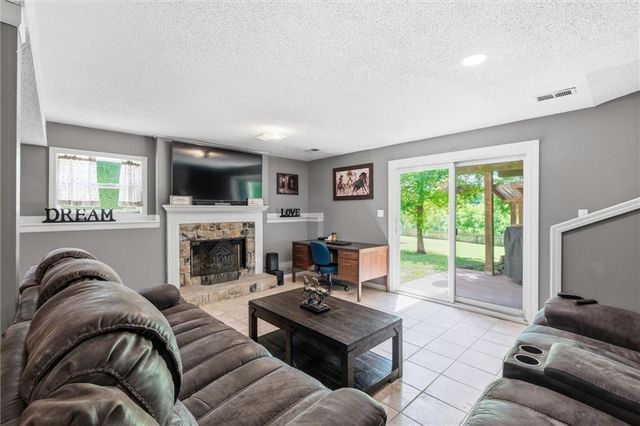 22025 168th Street, Basehor, KS 66007