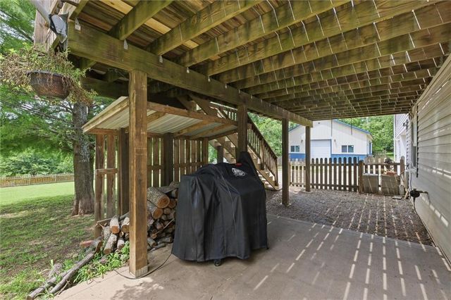 22025 168th Street, Basehor, KS 66007