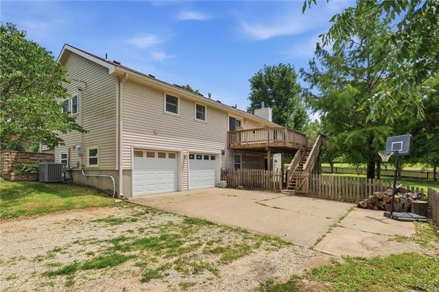 22025 168th Street, Basehor, KS 66007