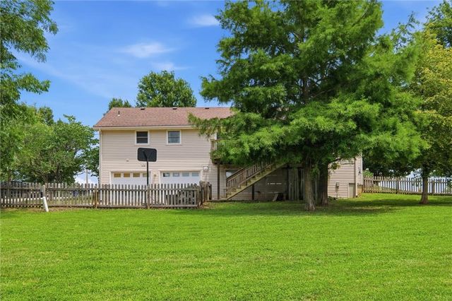 22025 168th Street, Basehor, KS 66007