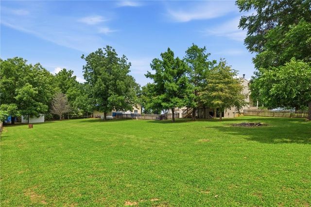 22025 168th Street, Basehor, KS 66007
