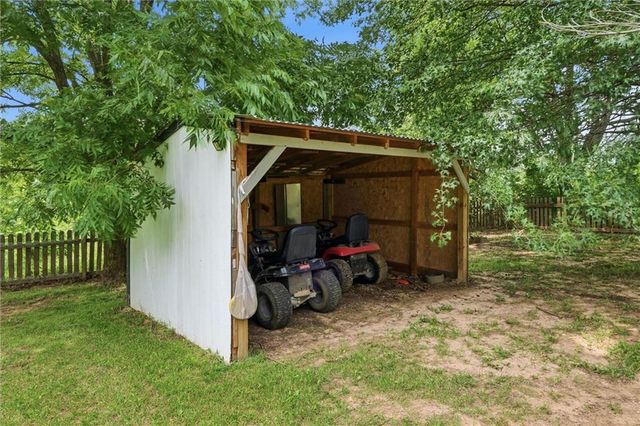 22025 168th Street, Basehor, KS 66007