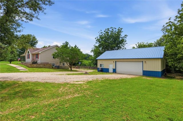 22025 168th Street, Basehor, KS 66007